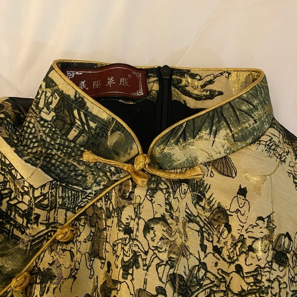 Asian graphic top - Picture 3 of 4